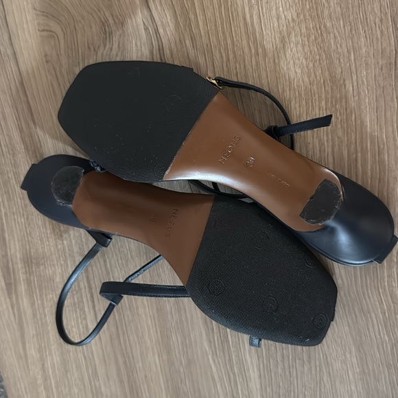 Neous Sandals 👠 - Picture 7 of 7